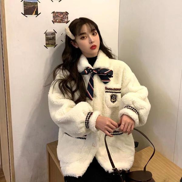 2021 new korean winter imitation lamb cashmere plus plush thickened navy coat for female students, Blue;black
2021 new korean winter imitation lamb cashmere plus plush thickened navy coat for female students, Blue;black