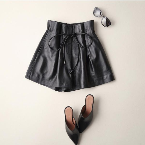 women's shorts fashion wholesale 100% real genuine leather 2022 full winter black sheepskin mid waist loose women size m-2xl, White;black
women's shorts fashion wholesale 100% real genuine leather 2022 full winter black sheepskin mid waist loose women size m-2xl, White;black