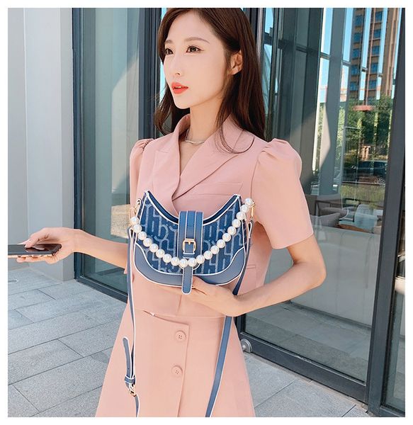 korean personalized texture pearl portable saddle 2021 new printed crescent shaped single shoulder messenger underarm women's bag
korean personalized texture pearl portable saddle 2021 new printed crescent shaped single shoulder messenger underarm women's bag