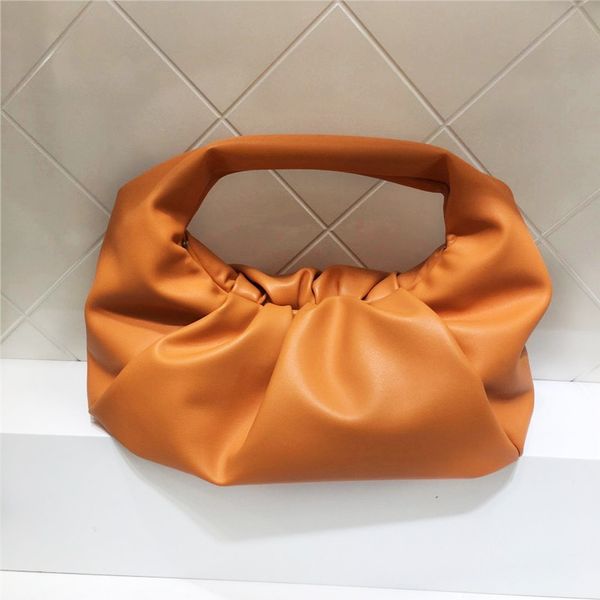 70% s ox horn armpit hand fold capacity bag with large amount cow leather on the first layer is preferred
70% s ox horn armpit hand fold capacity bag with large amount cow leather on the first layer is preferred
