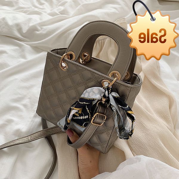 dai fei trend portable women's 2021 new french minority texture lingge mini bag single shoulder messenger
dai fei trend portable women's 2021 new french minority texture lingge mini bag single shoulder messenger