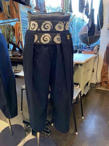 fashiondemon non kapital and hiro totem cotton vortex elastic waist loose casual men's and women's velcro jeans, Black
fashiondemon non kapital and hiro totem cotton vortex elastic waist loose casual men's and women's velcro jeans, Black