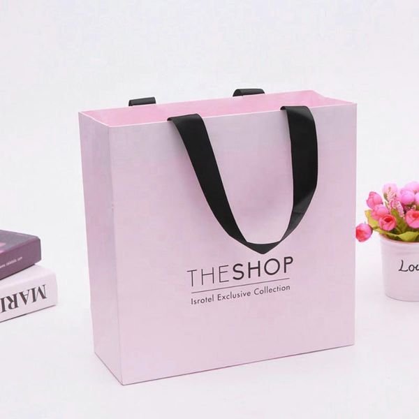 gift wrap 500pcs large size pure color packaging bag with pink logo and customized high-end handle for shopping clothes package
gift wrap 500pcs large size pure color packaging bag with pink logo and customized high-end handle for shopping clothes package