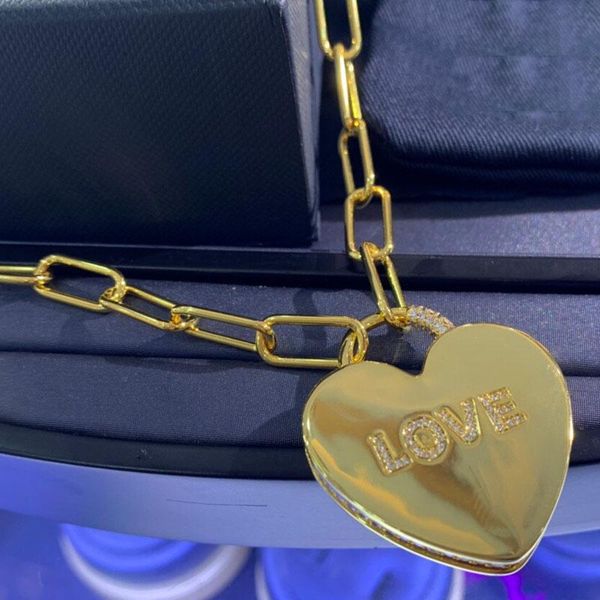 2021 new fashion brand necklace golden love heart pendant locket chain miniature zirconia stone ladies jewelry, Silver
2021 new fashion brand necklace golden love heart pendant locket chain miniature zirconia stone ladies jewelry, Silver