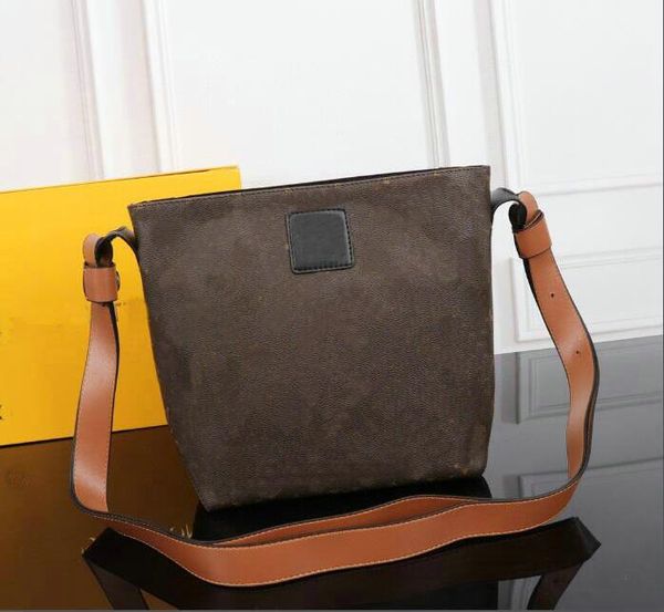 2021 woman designers shoulder bag female wallet backpack handbags purses card holder leather crossbody bags 6019# 30x28x11cm
2021 woman designers shoulder bag female wallet backpack handbags purses card holder leather crossbody bags 6019# 30x28x11cm