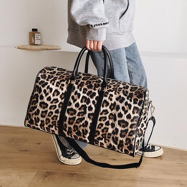duffel bags fashion leopard print pu leather short distance travel bag men's and women's one shoulder portable training sports fit
duffel bags fashion leopard print pu leather short distance travel bag men's and women's one shoulder portable training sports fit