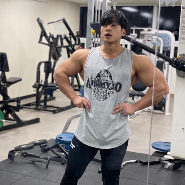 men' tank 2021 mens pure color wide shoulder sleeveless summer print cotton male gyms bodybuilding fitness clothing, White;black
men' tank 2021 mens pure color wide shoulder sleeveless summer print cotton male gyms bodybuilding fitness clothing, White;black