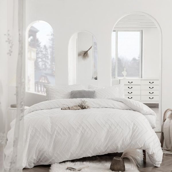 bedding sets 3pcs white inel satin strip luxury geometric duvet cover pillowcases king size soft set no filling bed sheet
bedding sets 3pcs white inel satin strip luxury geometric duvet cover pillowcases king size soft set no filling bed sheet