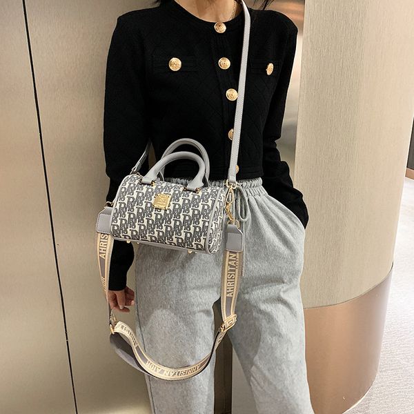 handbag large capacity women's new simple single shoulder messenger pillow bag fashion printed boston bag
handbag large capacity women's new simple single shoulder messenger pillow bag fashion printed boston bag