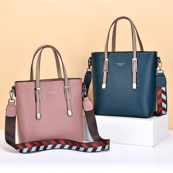 evening bags 2021 european and american fashion women's bag stiletto shoulder handbag.designer handbags tote for women
evening bags 2021 european and american fashion women's bag stiletto shoulder handbag.designer handbags tote for women
