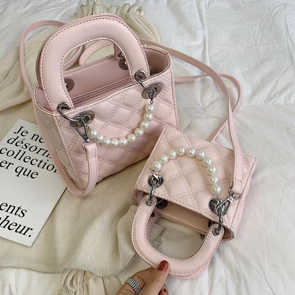 shoulder bags elegant female pearl tote bag 2021 summer soft pu leather women's designer handbag plaid messenger
shoulder bags elegant female pearl tote bag 2021 summer soft pu leather women's designer handbag plaid messenger