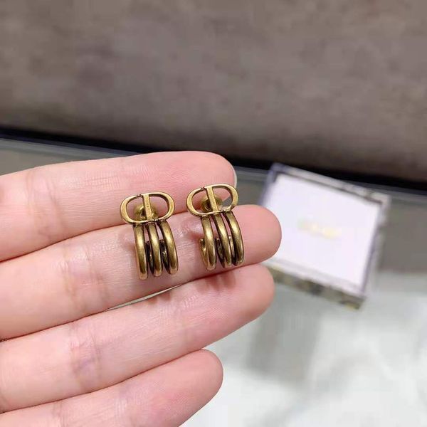 design jewelry new letter three claw stud s925 silver needle fashion temperament earrings, Golden
design jewelry new letter three claw stud s925 silver needle fashion temperament earrings, Golden