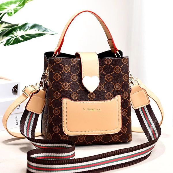 hand bag 2021 trendy bucket small soft leather pu net red single shoulder female messenger, Black;red
hand bag 2021 trendy bucket small soft leather pu net red single shoulder female messenger, Black;red