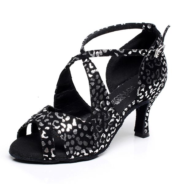 2021 new winter flannel leporad latin dance black white ballroom salsa dancing shoes for girls soft bottom prataice latino fari onjq
2021 new winter flannel leporad latin dance black white ballroom salsa dancing shoes for girls soft bottom prataice latino fari onjq