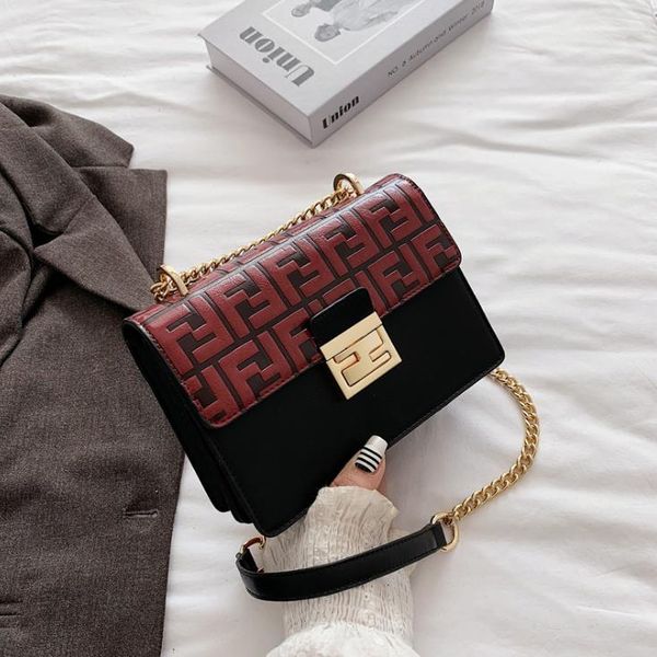 female bags 2021 spring/summer simple fashion retro one-shoulder messenger chain letter embossed texture small square bag
female bags 2021 spring/summer simple fashion retro one-shoulder messenger chain letter embossed texture small square bag