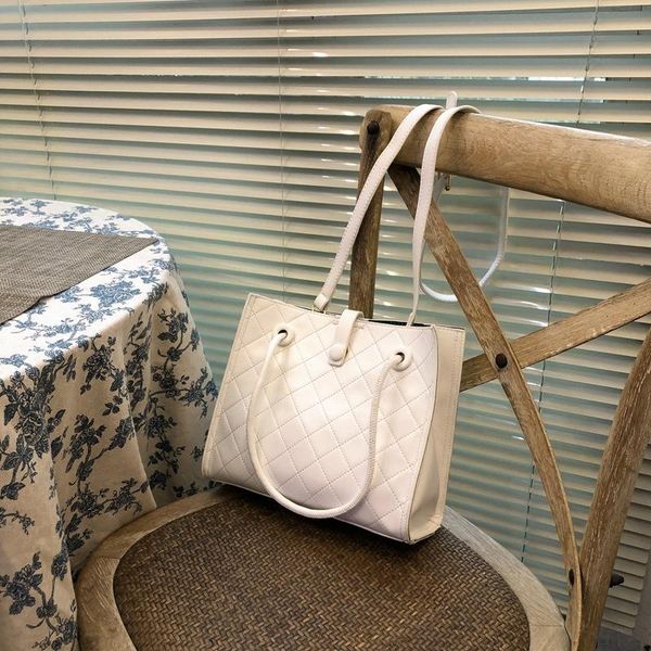 shoulder bags embroidered thread small bag women 2021 trendy fashion one-shoulder underarm wild portable messenger
shoulder bags embroidered thread small bag women 2021 trendy fashion one-shoulder underarm wild portable messenger