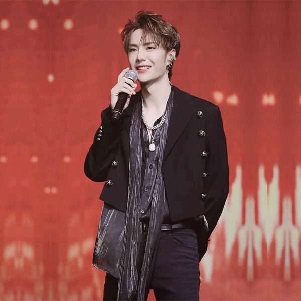 men's suits & blazers men black casual coat idol trainees multi-button stage bar dj costume team short suit jacket trend singer plus si, White;black
men's suits & blazers men black casual coat idol trainees multi-button stage bar dj costume team short suit jacket trend singer plus si, White;black