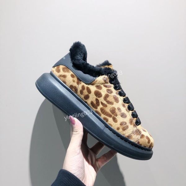 new platform black white queens fashion boots leather men women casual shoes gold red comfortable flat sneaker size 35-46
new platform black white queens fashion boots leather men women casual shoes gold red comfortable flat sneaker size 35-46