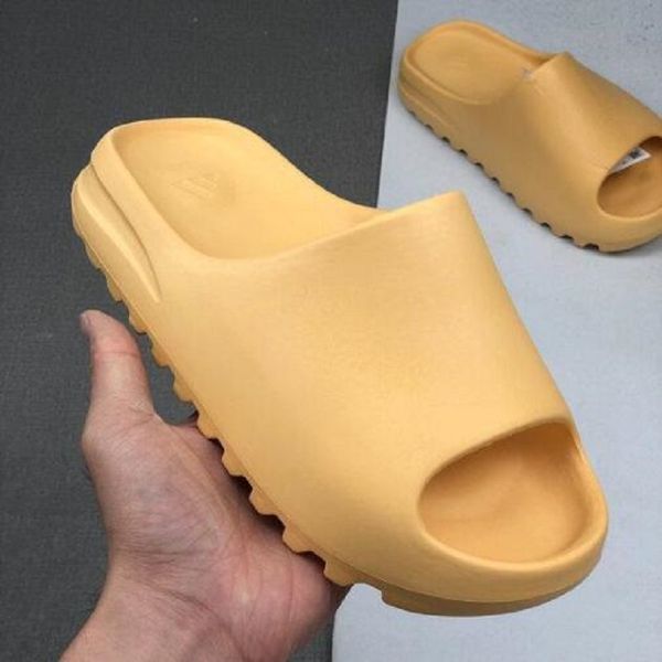 with box 2021 shoe graffiti slides foam desert sand resin men slipper summer flip flops womens beach sandal chaussures
with box 2021 shoe graffiti slides foam desert sand resin men slipper summer flip flops womens beach sandal chaussures