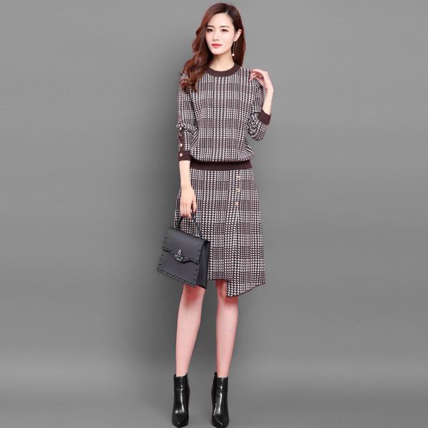female suit 2021 new houndstooth fashion around the neck long sleeve knitted dress two 2 set of pieces 9t0w, Black;gray
female suit 2021 new houndstooth fashion around the neck long sleeve knitted dress two 2 set of pieces 9t0w, Black;gray