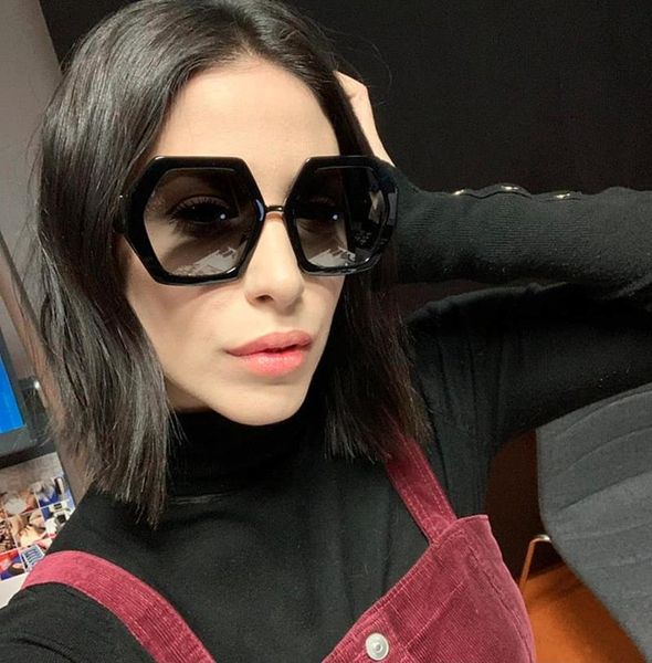dpz 2021 famous celebrity sunglasses fashion square women sun glasses lunettes de soleil gafas, White;black
dpz 2021 famous celebrity sunglasses fashion square women sun glasses lunettes de soleil gafas, White;black