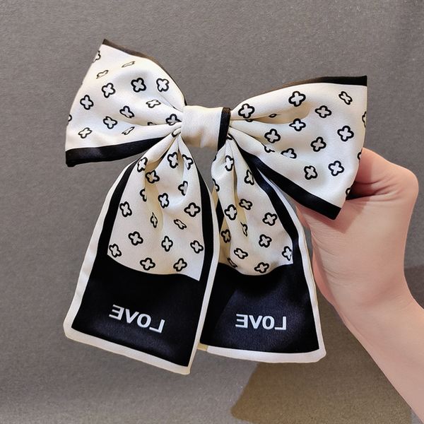 four leaf clover big butterfly hair clip winter ins personality back of head fixed hair clip letter headdress female, Golden;silver
four leaf clover big butterfly hair clip winter ins personality back of head fixed hair clip letter headdress female, Golden;silver
