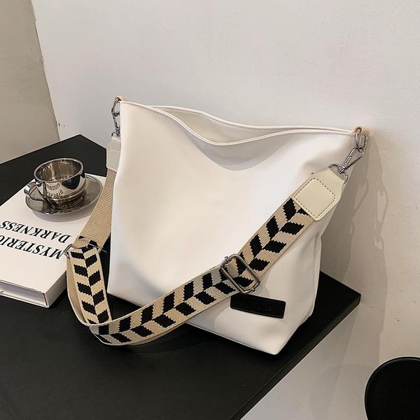 evening bags original brand simple large-capacity bag female wild 2021 fashion messenger senior shoulder bucket
evening bags original brand simple large-capacity bag female wild 2021 fashion messenger senior shoulder bucket
