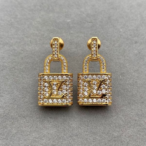 (high-quality) l's new exquisite small lock full diamond zircon earrings female retro simple cold wind designer earrings., Silver
(high-quality) l's new exquisite small lock full diamond zircon earrings female retro simple cold wind designer earrings., Silver