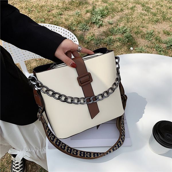purse designers luxurys handbags felicie texture bag female 2021 fashion ins versatile soft leather shoulder portable messenger chain bucket, Black;red
purse designers luxurys handbags felicie texture bag female 2021 fashion ins versatile soft leather shoulder portable messenger chain bucket, Black;red