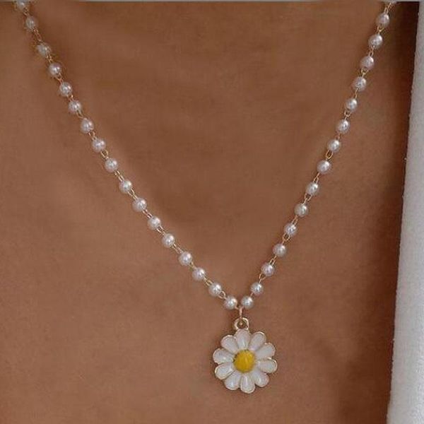 chokers 2021 trend elegant jewelry white imitation pearl chain oil flower pendant necklace unquie women fashion wholesale, Golden;silver
chokers 2021 trend elegant jewelry white imitation pearl chain oil flower pendant necklace unquie women fashion wholesale, Golden;silver