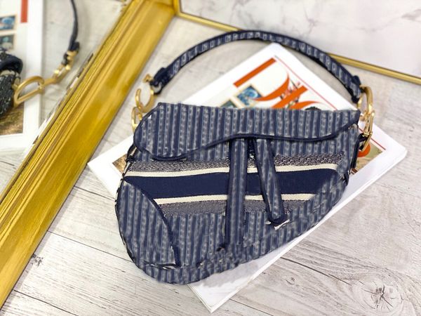 2021 new classic handbag saddle bag canvas with shoulder strap purse metal pendant shoulder bags women crossbody bag cowhide handbag
2021 new classic handbag saddle bag canvas with shoulder strap purse metal pendant shoulder bags women crossbody bag cowhide handbag