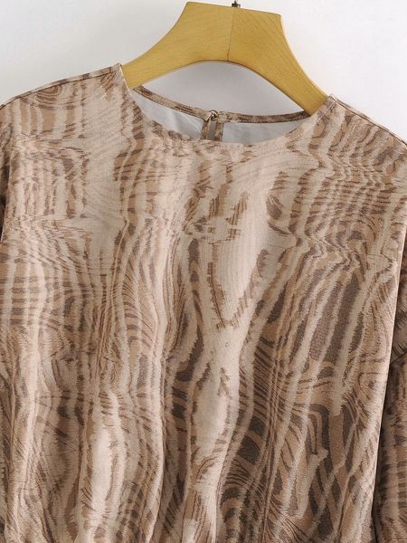 2021 new cropped women long sleeve blouses round neck printing female elegant shirts 89e8, Tan;black
2021 new cropped women long sleeve blouses round neck printing female elegant shirts 89e8, Tan;black