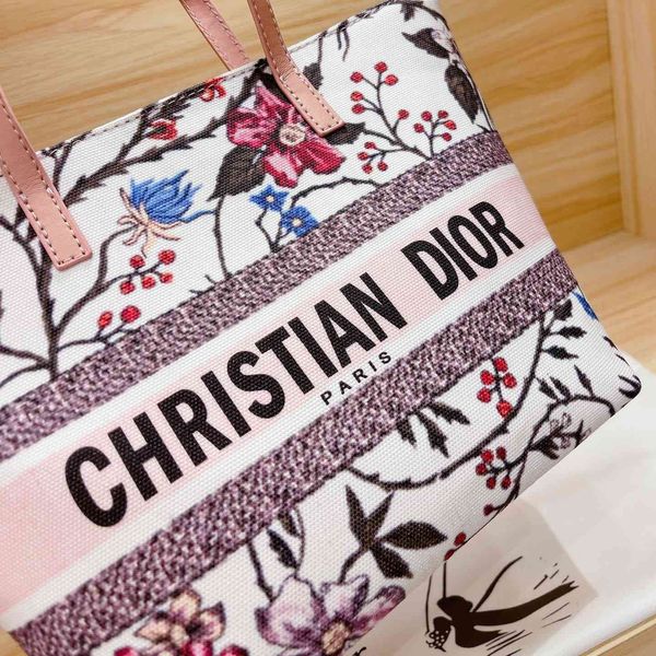 brand 2021 new trend versatile casual women's bag fashion classic one shoulder messenger hand
brand 2021 new trend versatile casual women's bag fashion classic one shoulder messenger hand