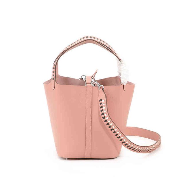 classic designers herme 2021 spring woven real vegetable basket bucket bag, head layer, cow leather portable one shoulder women's bag
classic designers herme 2021 spring woven real vegetable basket bucket bag, head layer, cow leather portable one shoulder women's bag