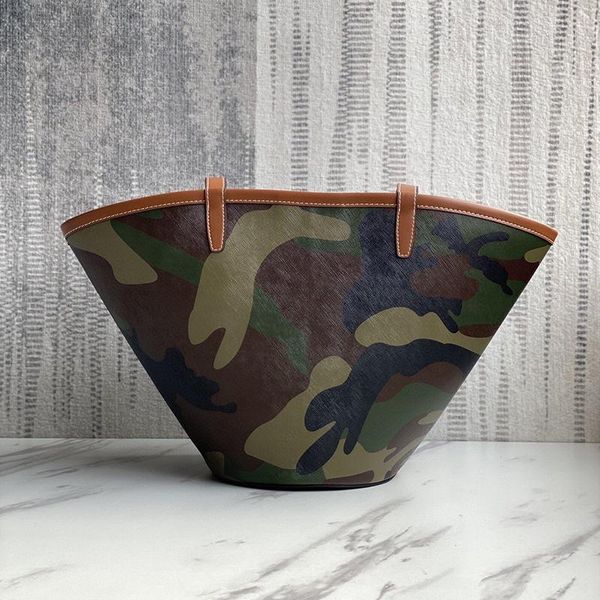 evening bags retro camouflage double handle leather handbags women's large-capacity shopping fashion shell
evening bags retro camouflage double handle leather handbags women's large-capacity shopping fashion shell