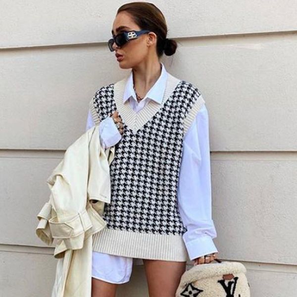 2021 new fashion oversized asymmetry knitted sweater vest v neck sleeveless side vents loose female waistcoat chic pubu, Black;white
2021 new fashion oversized asymmetry knitted sweater vest v neck sleeveless side vents loose female waistcoat chic pubu, Black;white