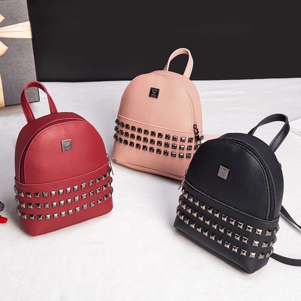 korean riveted backpack can be new in summer and autumn of 2021 
korean riveted backpack can be new in summer and autumn of 2021