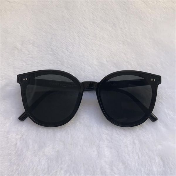 original brand designer women gm sunglasses fashion lady elegant round sun glasses men star style solo, White;black
original brand designer women gm sunglasses fashion lady elegant round sun glasses men star style solo, White;black