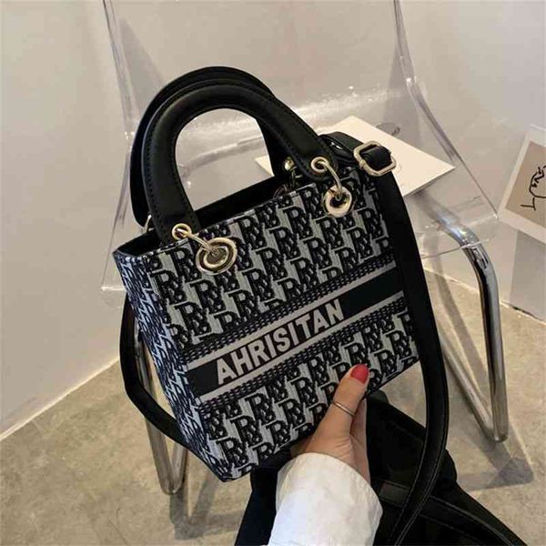 advanced sense of foreign style portable small bag female fashion net red versatile one shoulder messenger bag 60% off wholesale sales
advanced sense of foreign style portable small bag female fashion net red versatile one shoulder messenger bag 60% off wholesale sales