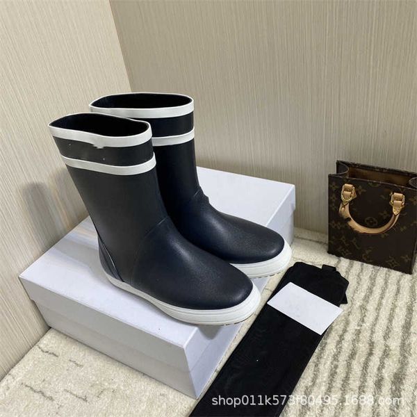 2021 winter low tube sgs bright black super fiber flat heel chilen's warm rain boots
2021 winter low tube sgs bright black super fiber flat heel chilen's warm rain boots