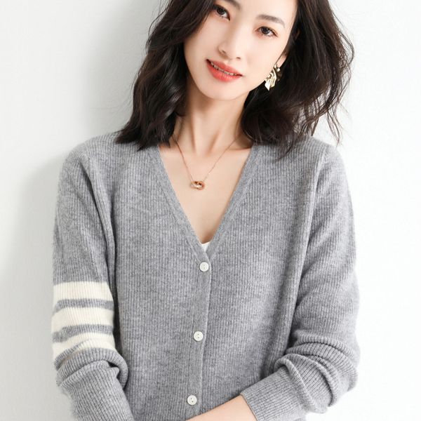 autumn 2021 new wool knitted cardigan women's college tb coat loose long sleeve sweater fashion, White;black
autumn 2021 new wool knitted cardigan women's college tb coat loose long sleeve sweater fashion, White;black