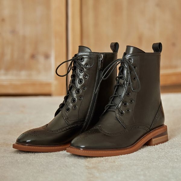 2021 new autumn winter women boots thick bottom black lace up martin boots women genuine leather zip platform shoes women boots
2021 new autumn winter women boots thick bottom black lace up martin boots women genuine leather zip platform shoes women boots