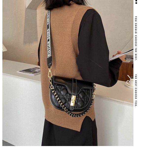 small bag women new fashion versatile messenger women's atmospheric chain saddle purse outlet