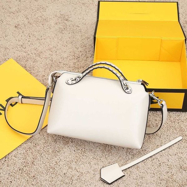 light luxury brand 2021 new bag women's trend niche advanced sense portable fashion leisure one shoulder slant cross handbag zly
light luxury brand 2021 new bag women's trend niche advanced sense portable fashion leisure one shoulder slant cross handbag zly