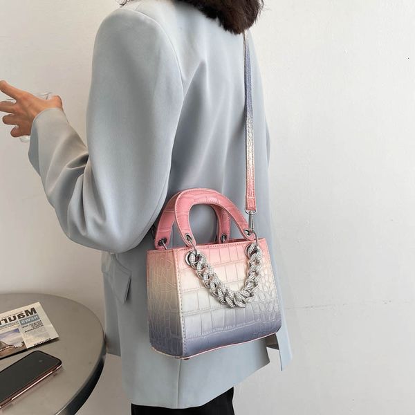 women's bag 2021 new summer fashion foreign style single shoulder messenger gradient color diana hand
women's bag 2021 new summer fashion foreign style single shoulder messenger gradient color diana hand