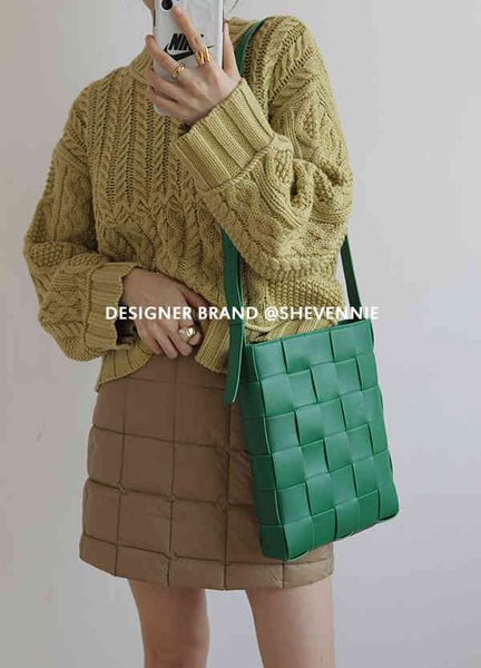 factory leather postman's bag personalized large woven simple and versatile one shoulder messenger bag small square luxuryss designerss
factory leather postman's bag personalized large woven simple and versatile one shoulder messenger bag small square luxuryss designerss