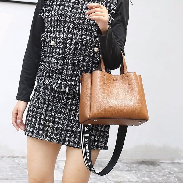 evening bags fashion cowhide tote ladies trend design simple genuine leather shopping handbag for women luxury high-end shoulder bag
evening bags fashion cowhide tote ladies trend design simple genuine leather shopping handbag for women luxury high-end shoulder bag
