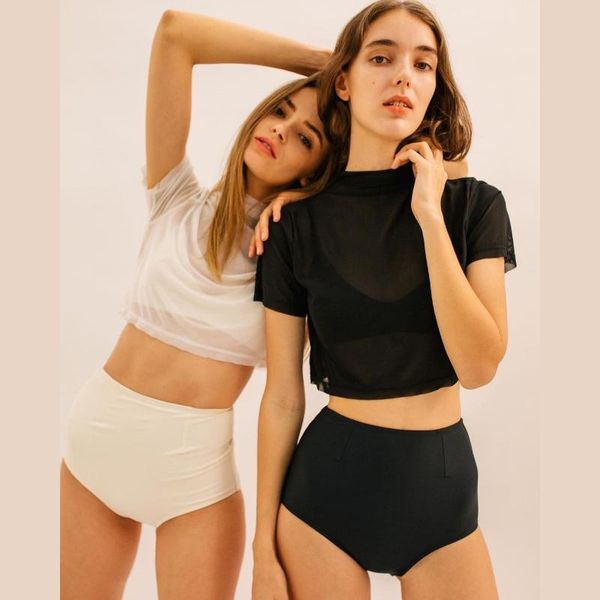 bikini push up 2021 surf swimsuit for women summer 2021 new retro white cover three piece suit female japanese high waisted
bikini push up 2021 surf swimsuit for women summer 2021 new retro white cover three piece suit female japanese high waisted