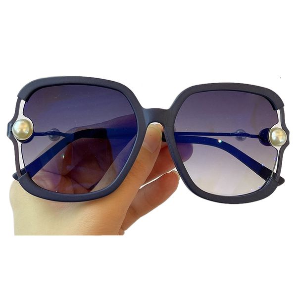 brand 2021 new women uv400 fashion pearls frame mirror sunglasses female with box qv8w, White;black
brand 2021 new women uv400 fashion pearls frame mirror sunglasses female with box qv8w, White;black