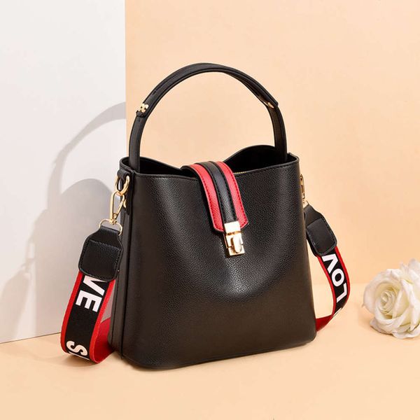 hbp simple bucket women's autumn and winter 2021 new wide strap fashion versatile single shoulder messenger bag
hbp simple bucket women's autumn and winter 2021 new wide strap fashion versatile single shoulder messenger bag